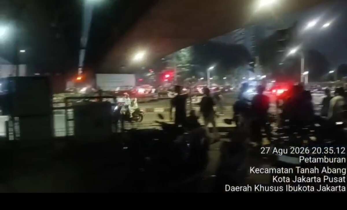 Kericuhan di Depan DPR/MPR, Sekitar 100 Massa Anarko Dipukul Mundur Aparat