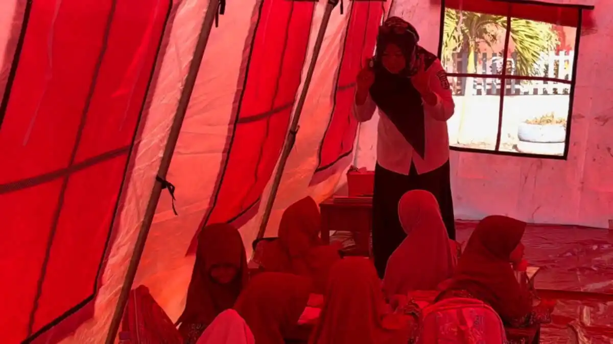 Tenda Darurat untuk Siswa SDN 11 Palu