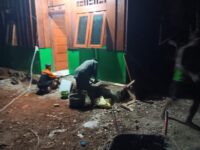 Pantang Menyerah hingga Malam, Satgas TMMD Ke-129 Kodim 1807/Sorsel Lembur Finishing Rumah Type 36 untuk Warga Kampung Sesor