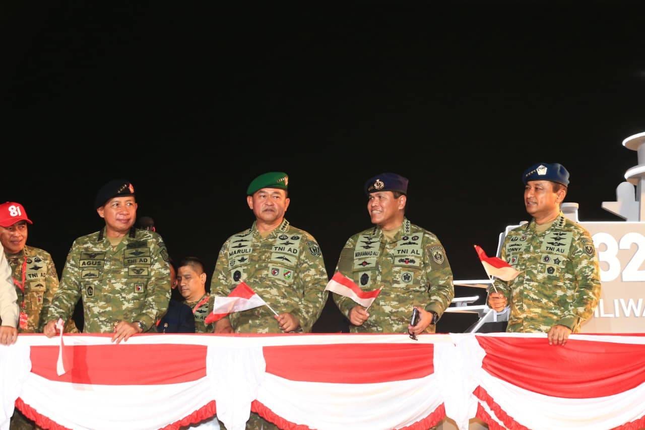 WhatsApp Image 2026-08-18 at 07.59.24 Panglima TNI Hadiri Karnaval Bersatu, Meriahkan Perayaan HUT ke-81 Kemerdekaan RI
