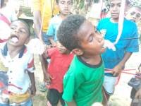 Berbagi Kebahagiaan HUT RI, Kepala Suku Senggi Gelar Lomba dan Pembagian Sembako