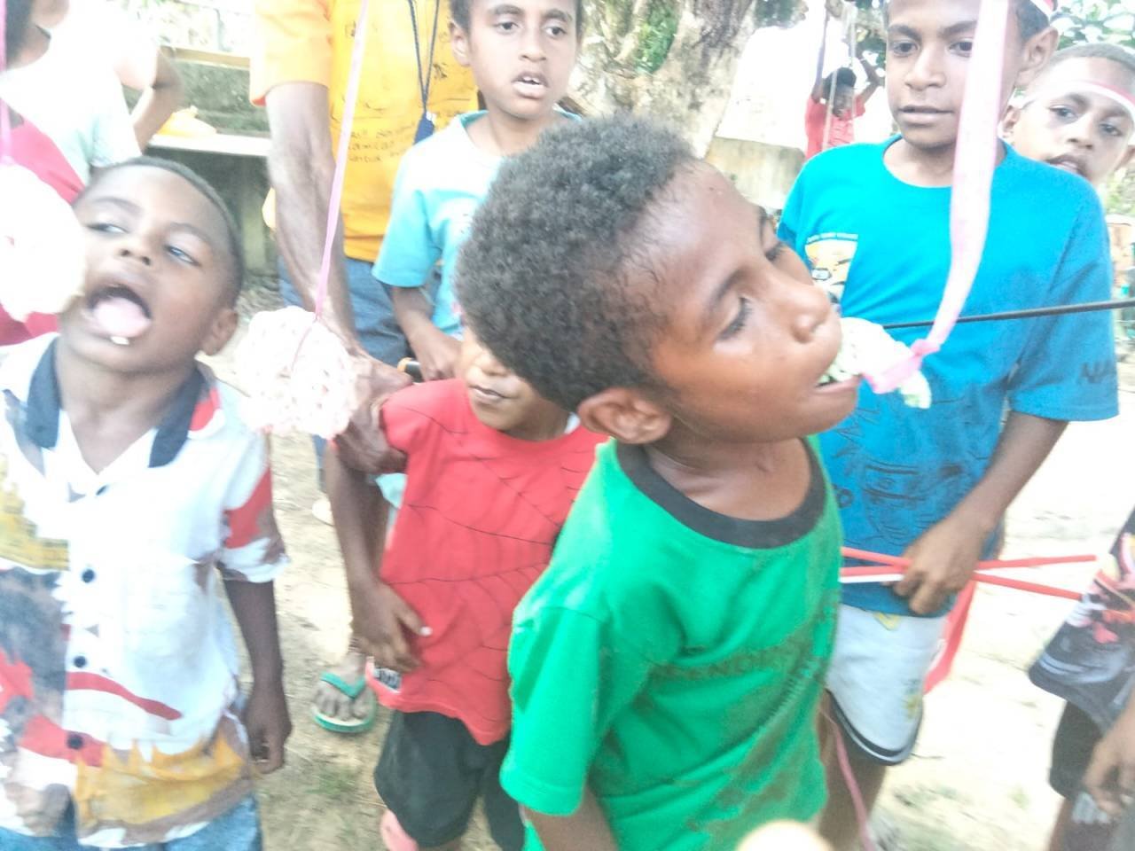WhatsApp Image 2026-08-18 at 17.09.14(2) Berbagi Kebahagiaan HUT RI, Kepala Suku Senggi Gelar Lomba dan Pembagian Sembako