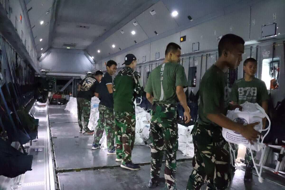Hari Kedelapan Penanganan Gempa NTT, TNI Salurkan 695,170 Ton Bantuan