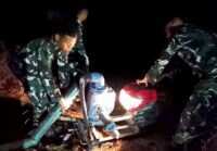Tembus Kegelapan Malam, Prajurit Lanud Sjamsudin Noor Tetap Sigap dan Semangat Jaga Pompa Bantuan Presiden RI Untuk Suplai Air Pembahasan Gambut