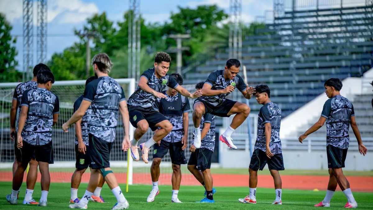 Persebaya Surabaya Selesaikan Pemusatan Latihan di Thailand dan Bersiap Sambut Musim Baru Persebaya Surabaya Selesaikan Pemusatan Latihan di Thailand dan Bersiap Sambut Musim Baru
