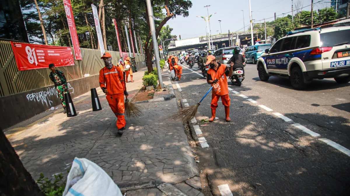 Antusiasme Warga dalam Aksi Solidaritas di Jakarta Antusiasme Warga dalam Aksi Solidaritas di Jakarta