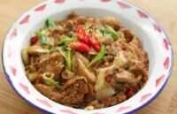 Menyajikan Oyakodon dengan Sentuhan Lokal