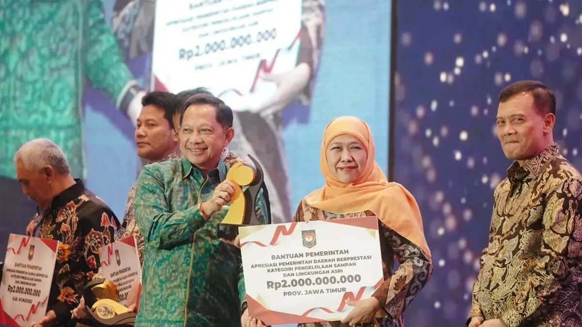 Jatim Dinobatkan Sebagai Provinsi Terbaik Dalam Pengolahan Sampah Jatim Dinobatkan Sebagai Provinsi Terbaik Dalam Pengolahan Sampah