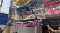 Aksi Protes Warga Ciampea: Segel Minimarket dan Usulan Koperasi Desa