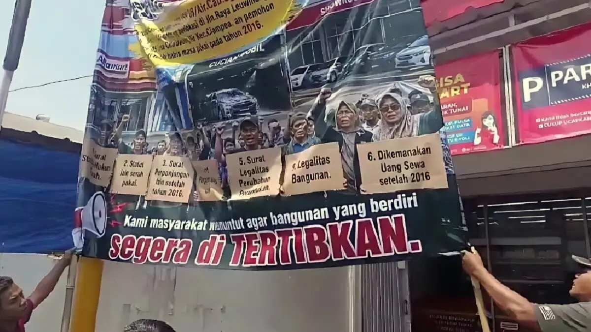 Aksi Protes Warga Ciampea: Segel Minimarket dan Usulan Koperasi Desa