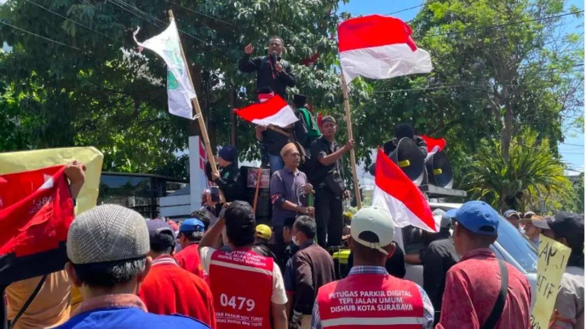 Demonstrasi Jukir di Balai Kota Surabaya: Memohon Perubahan Kebijakan Parkir
