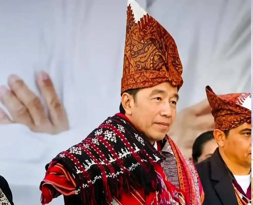 Mengungkap Kejanggalan Foto Melva Pardede di Akun Jokowi