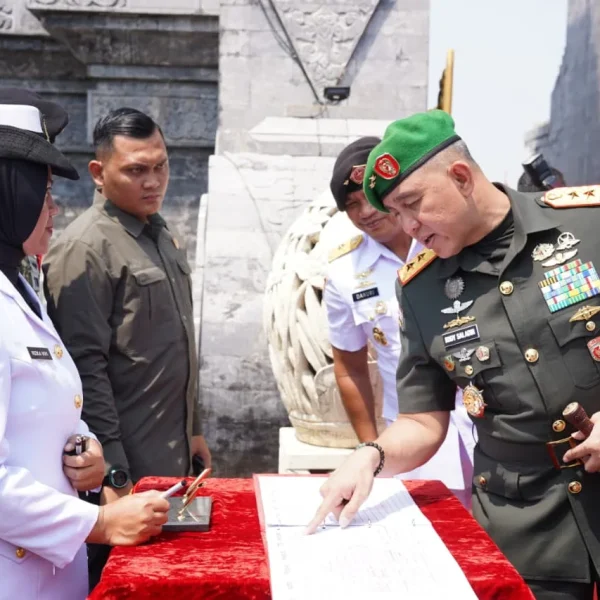Pangdam V/Brawijaya Pimpin Ziarah Rombongan Di MBK Blitar Peringati HUT Ke-81 TNI