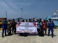 Ditpolairud Polda PBD Sambang Nusa Presisi di Pesisir Raja Ampat, Bagikan 56 Paket Sembako