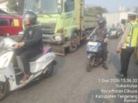 PECAK Sore Polsek Cikupa, AIPTU Sapudin Atur Arus Lalu Lintas di Pertigaan Columbus