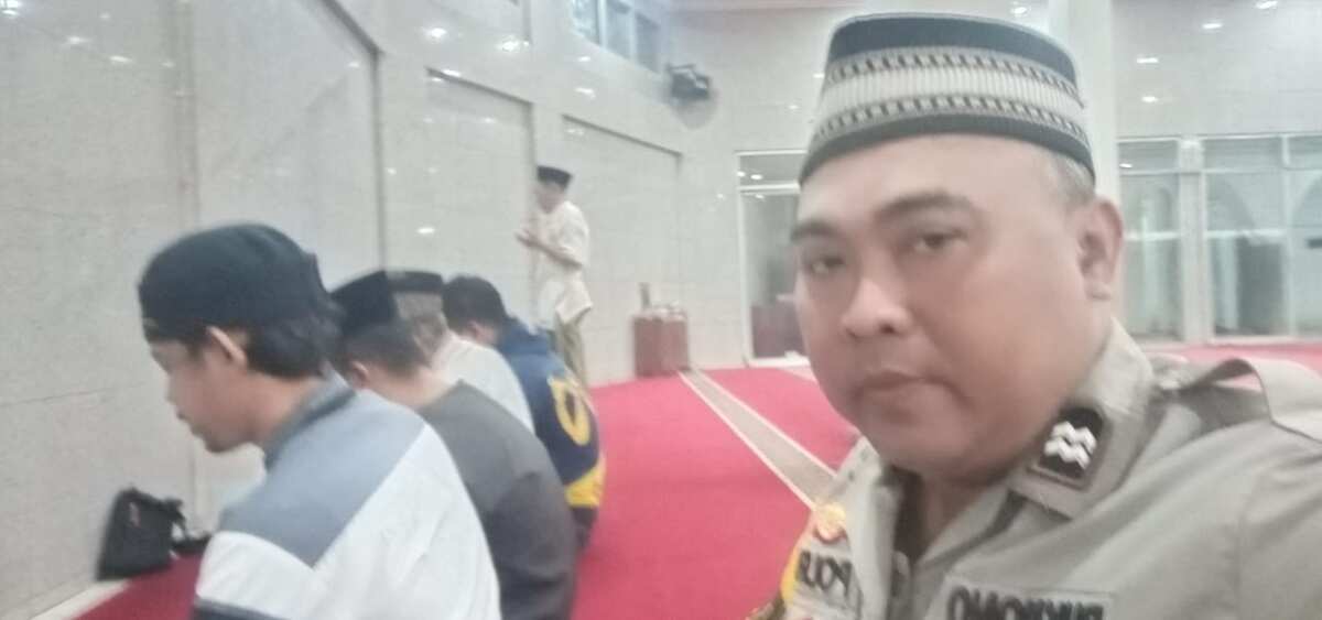 Suling, Aiptu Rukmono Hadir Bersama Warga di Masjid Nurohman Perkuat Silaturahmi
