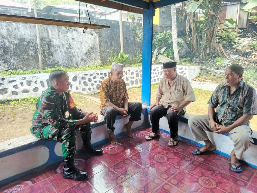 Babinsa Koramil 1505-01/Tidore Aktif Komsos Bersama Warga Binaan