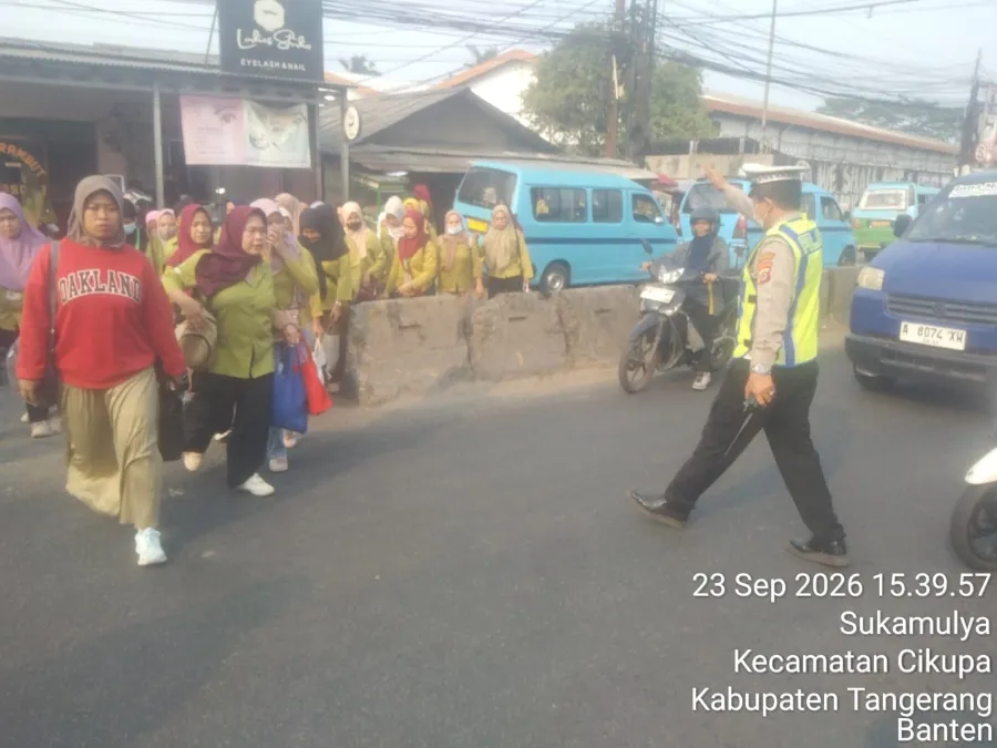 IMG-20260923-WA0037 PECAK Sore Hari, Aiptu Sapudin Atur Lalu Lintas di Pertigaan Columbus