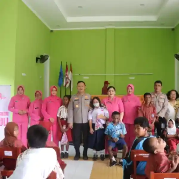 HKGB ke-74, Bhayangkari Peduli Hadirkan Senyum untuk 193 Siswa SLB di Kota Sorong