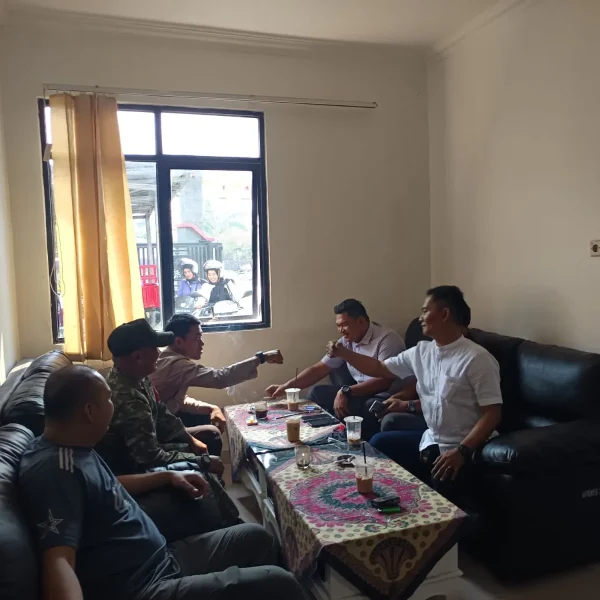 Cooling System dan DDS, Bripka Ristyanto Sambangi Warga Desa Cibadak Perkuat Kamtibmas