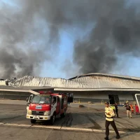 Gudang PT Emudah Fulfillment Terbakar di Cikarang Pusat, Petugas Kerahkan 8 Unit Damkar