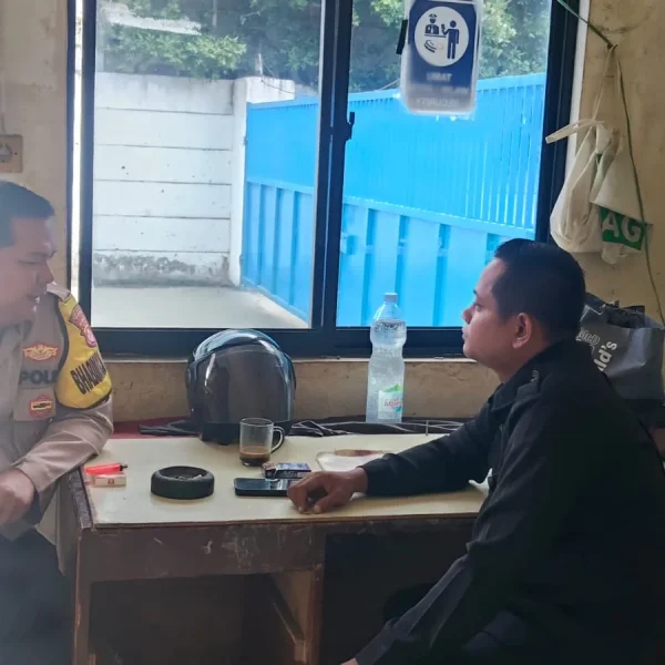 Sosialisasi Call Center 110, Aipda Reza Fajar A Sambangi Keamanan Perusahaan di Desa Bojong