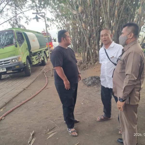 Polsek Cikupa Gerak Cepat Cek Lokasi Kebakaran Sampah dan Kebun Bambu di Desa Dukuh
