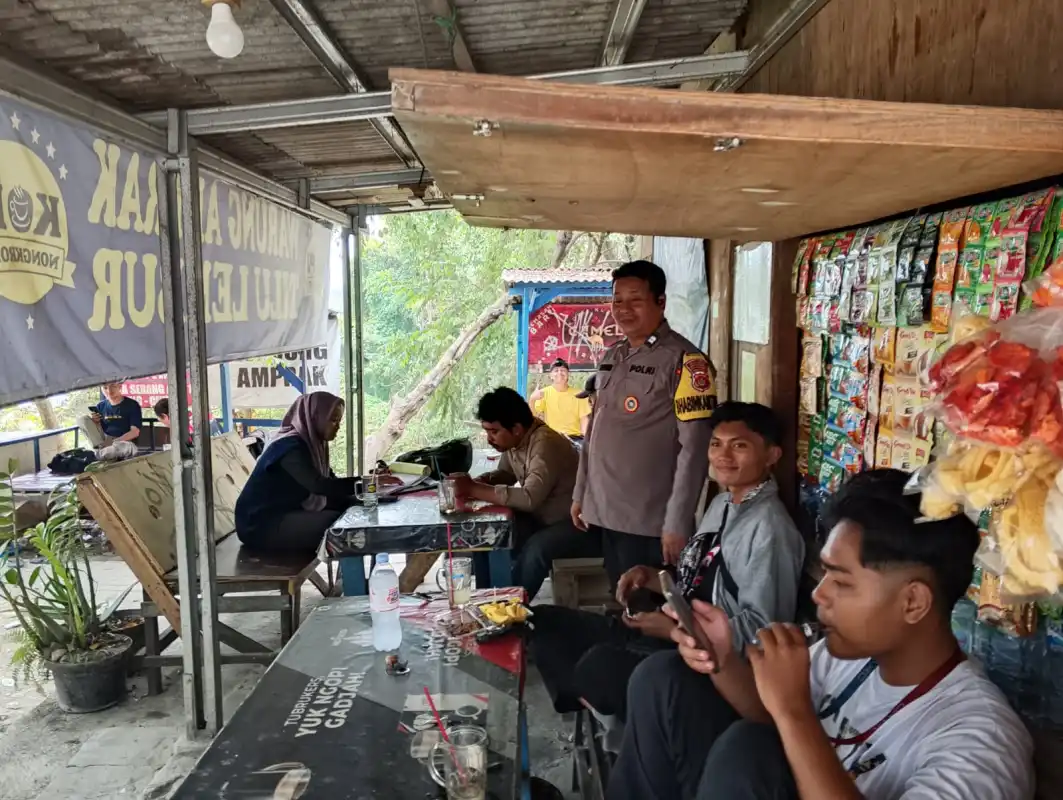 Warbin, Aiptu Tri Iskandar Sambangi Warga Bitung Jaya Serap Aspirasi dan Perkuat Kamtibmas