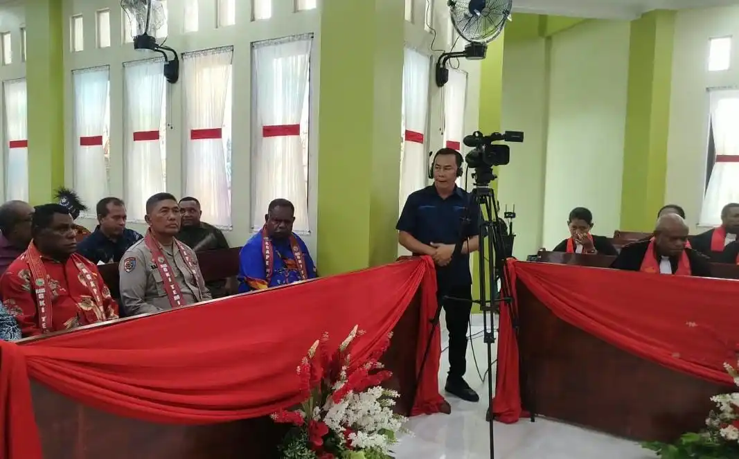 Wakapolda Papua Barat Daya Hadiri Peresmian dan Pentabisan Gedung Gereja GKI Agape Waigo di Sorong Selatan