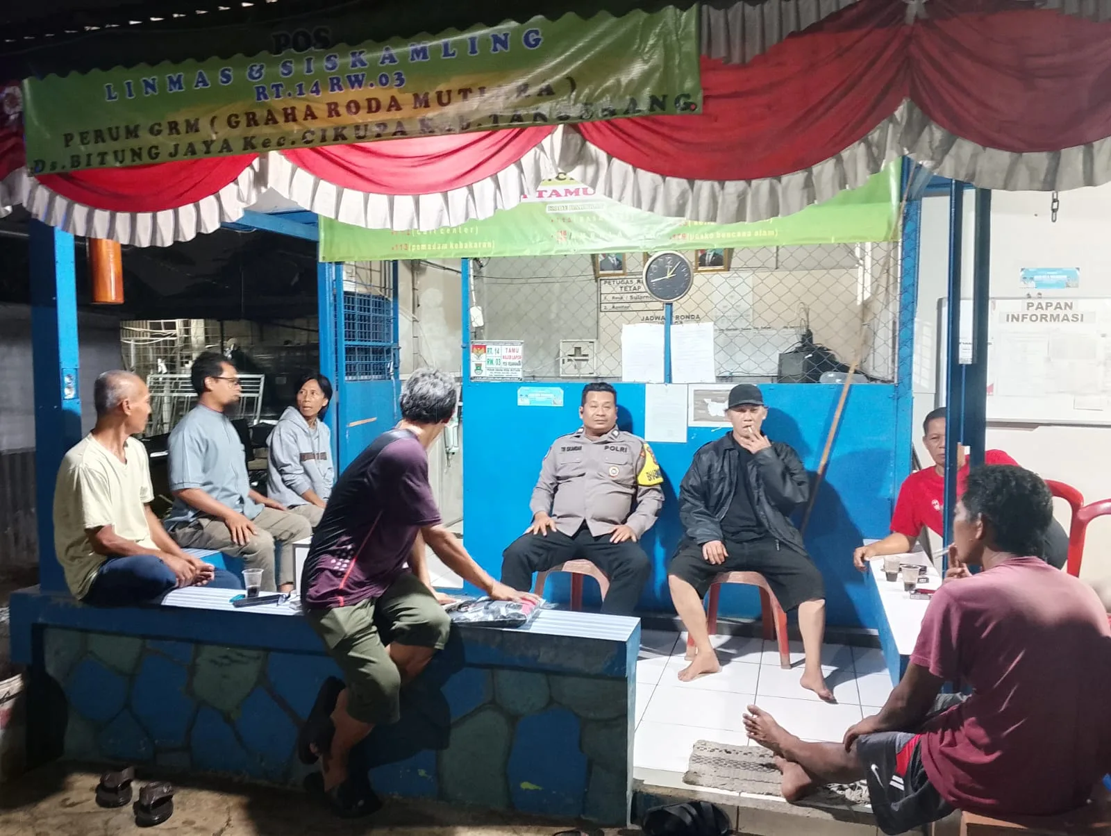 Ronda Bersama Warga, Aiptu Tri Iskandar Perkuat Kamtibmas di Bitung Jaya