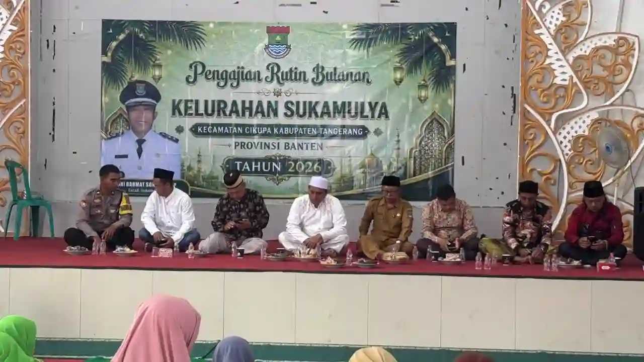 Bhabinkamtibmas Sukamulya Hadiri Pengajian Rutin Bulanan di GSG Kelurahan