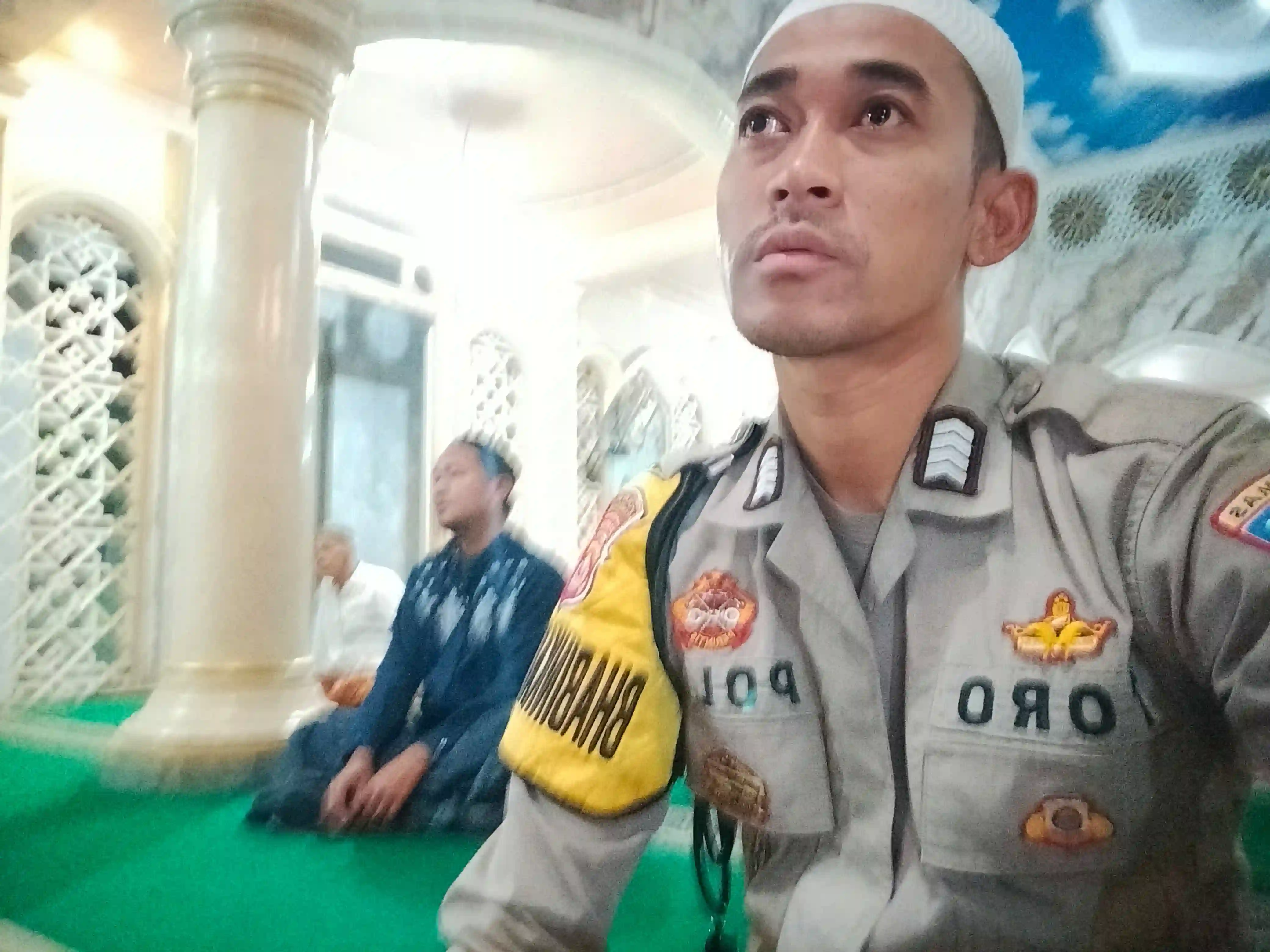 SULING, Bripka Ristyanto Shalat Subuh Bersama Warga di Masjid At Taqwa