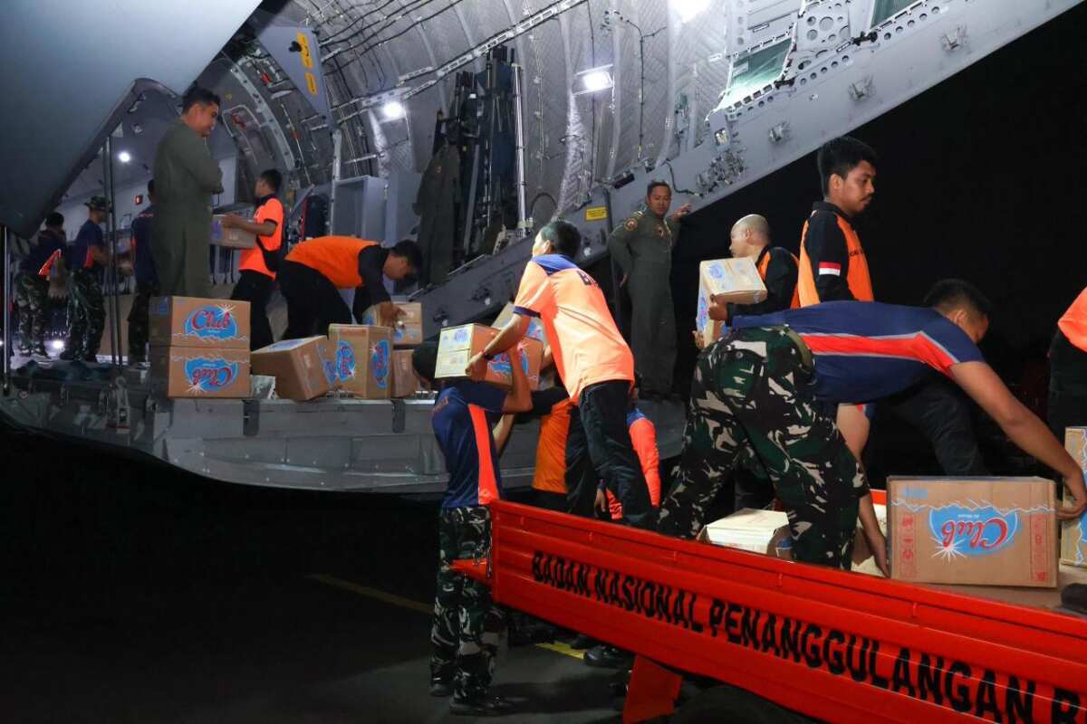 Hari Ketujuh Belas Penanganan Gempa NTT, TNI Salurkan 1.032,921 Ton Bantuan