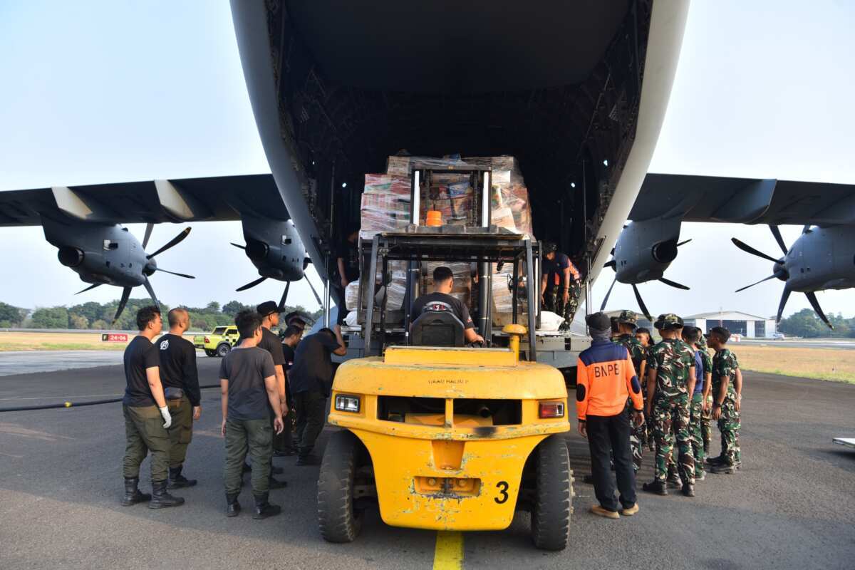 Hari Kedua Puluh Penanganan Gempa NTT, TNI Kirim 1.080,013 Ton Bantuan