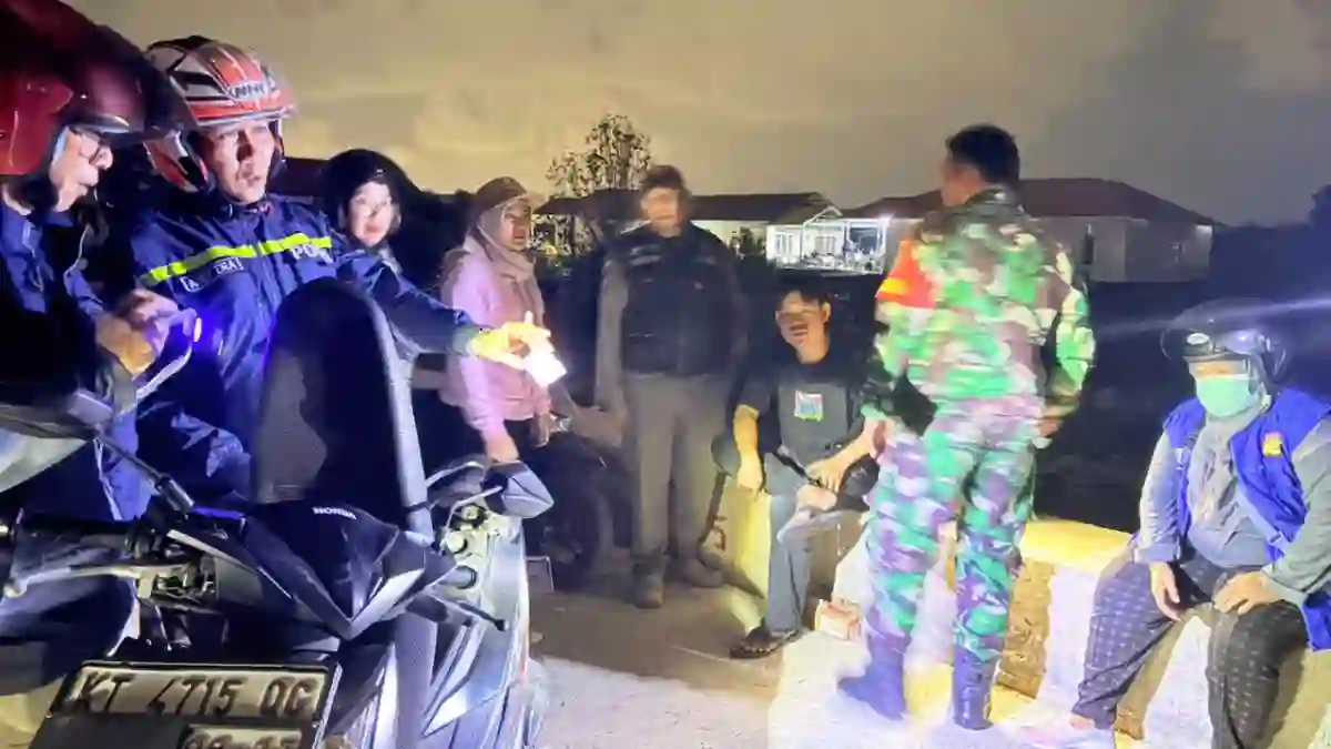 Babinsa Koramil 0908-01/Loktuan Patroli Bersama Jaga Kamtibmas Di Wilayah Binaan