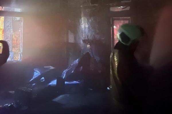 Kebakaran di Posko Ormas Grib Jaya di Kebon Jeruk Kebakaran di Posko Ormas Grib Jaya di Kebon Jeruk