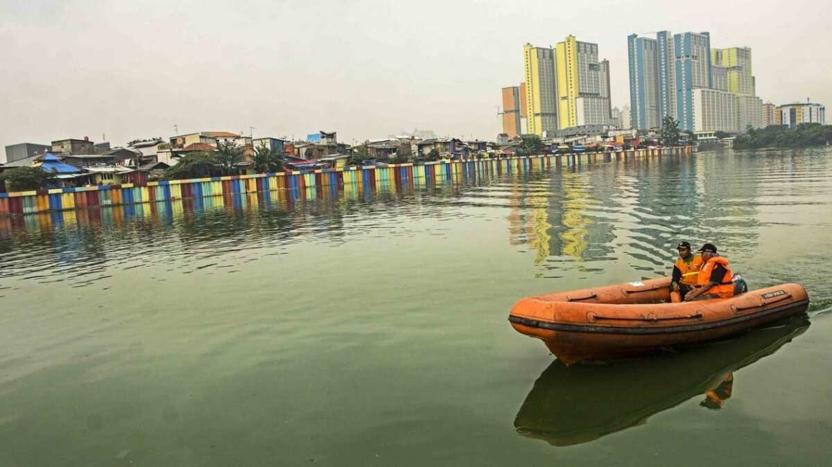 Alasan Warga Aljazair Berendam di Danau Sunter Alasan Warga Aljazair Berendam di Danau Sunter
