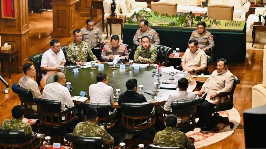 Prabowo Menghadapi Isu Penting di Hambalang Prabowo Menghadapi Isu Penting di Hambalang