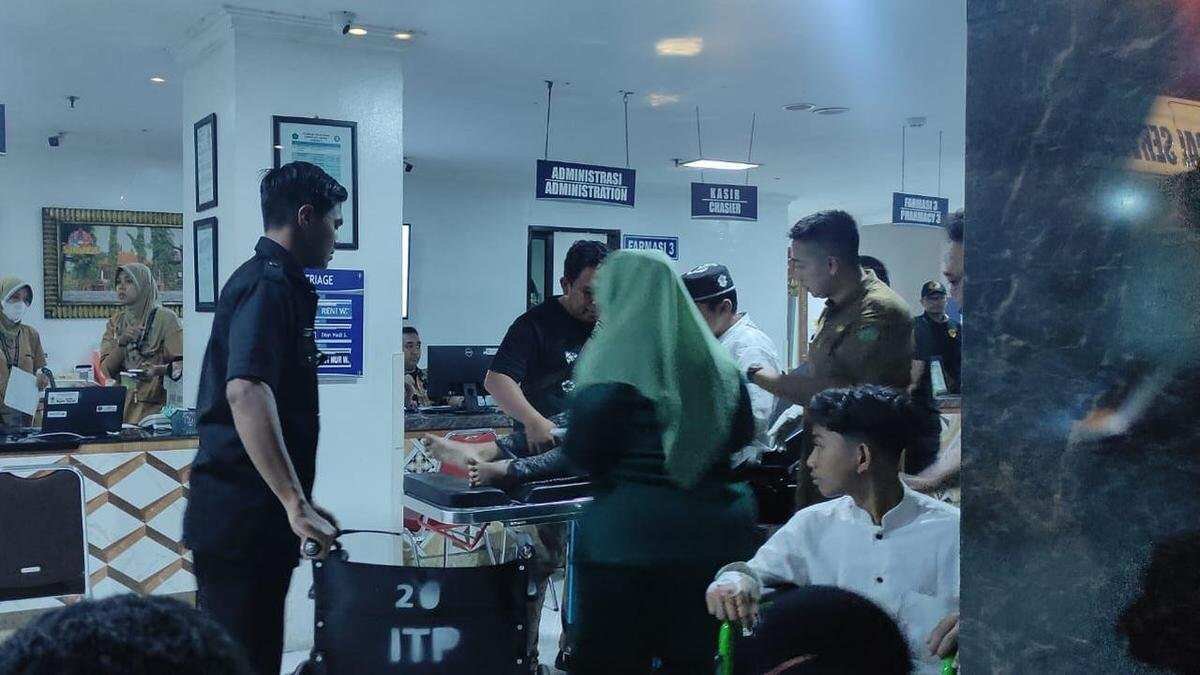 Penutupan SPPG Kalitengah Sidoarjo Usai Dugaan Keracunan Massal Penutupan SPPG Kalitengah Sidoarjo Usai Dugaan Keracunan Massal