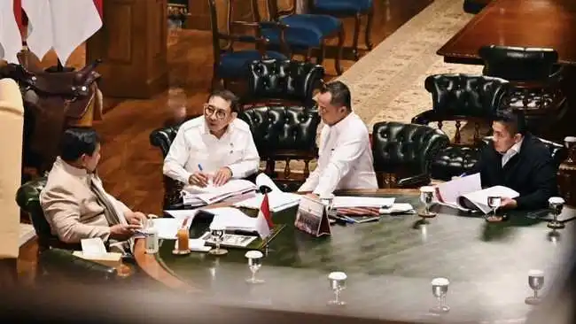 Usulan Tanda Jasa dan Kehormatan oleh Fadli Zon kepada Prabowo