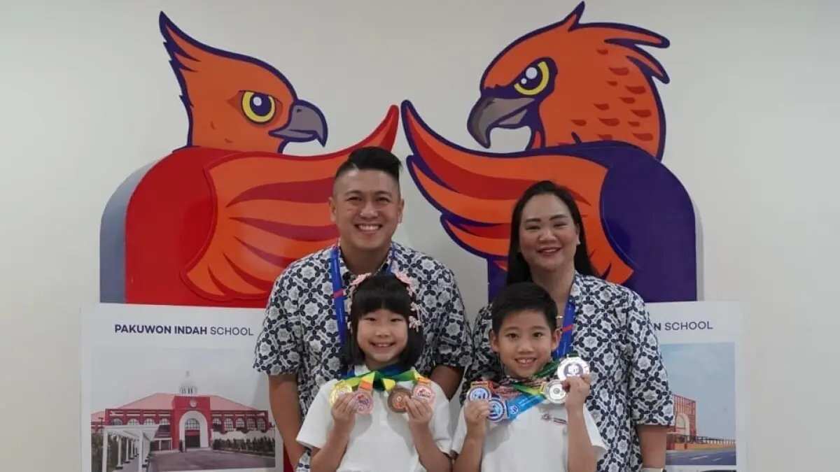 Kakak Beradik Pengoleksi Medali Matematika Kakak Beradik Pengoleksi Medali Matematika