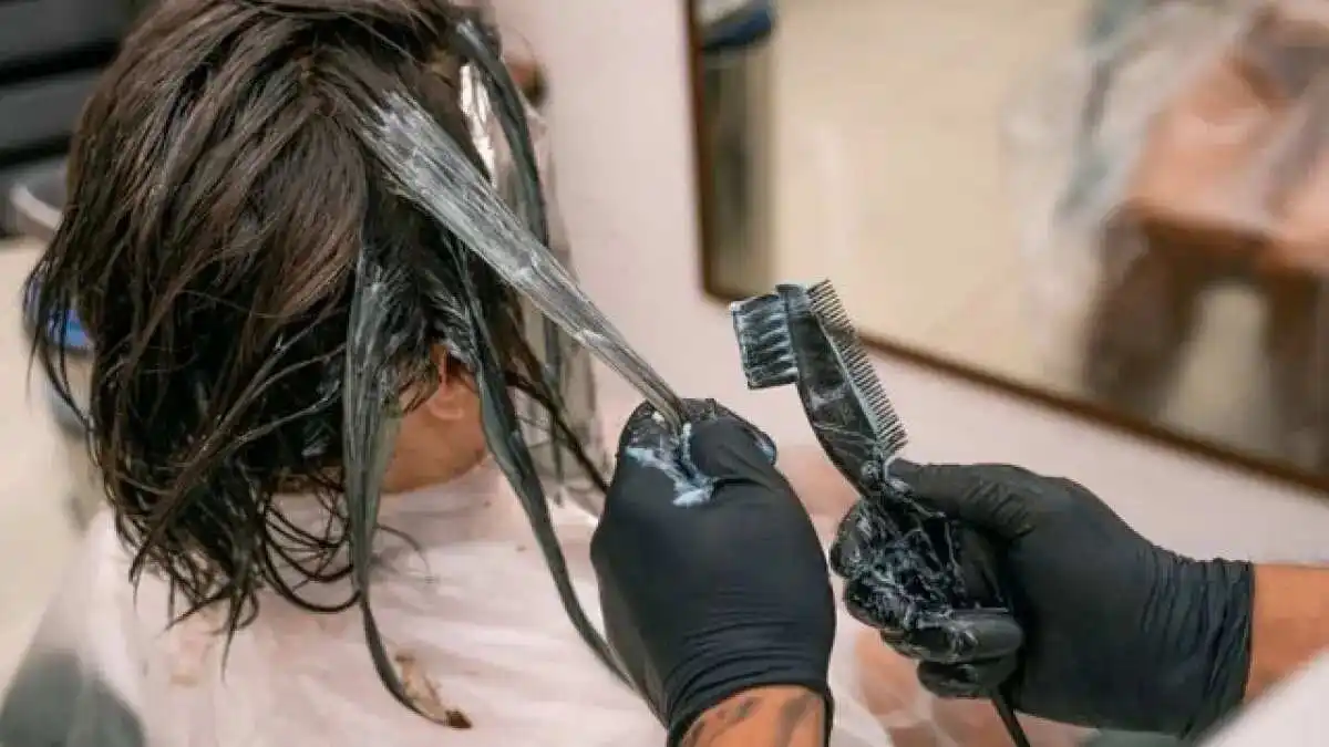 Metode Efektif Menghilangkan Noda Cat Rambut di Kulit