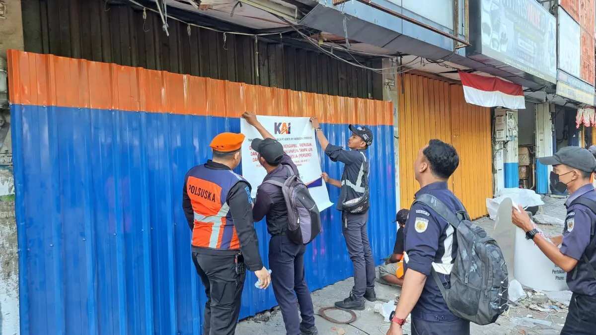 Penertiban Aset Ilegal di Surabaya Penertiban Aset Ilegal di Surabaya