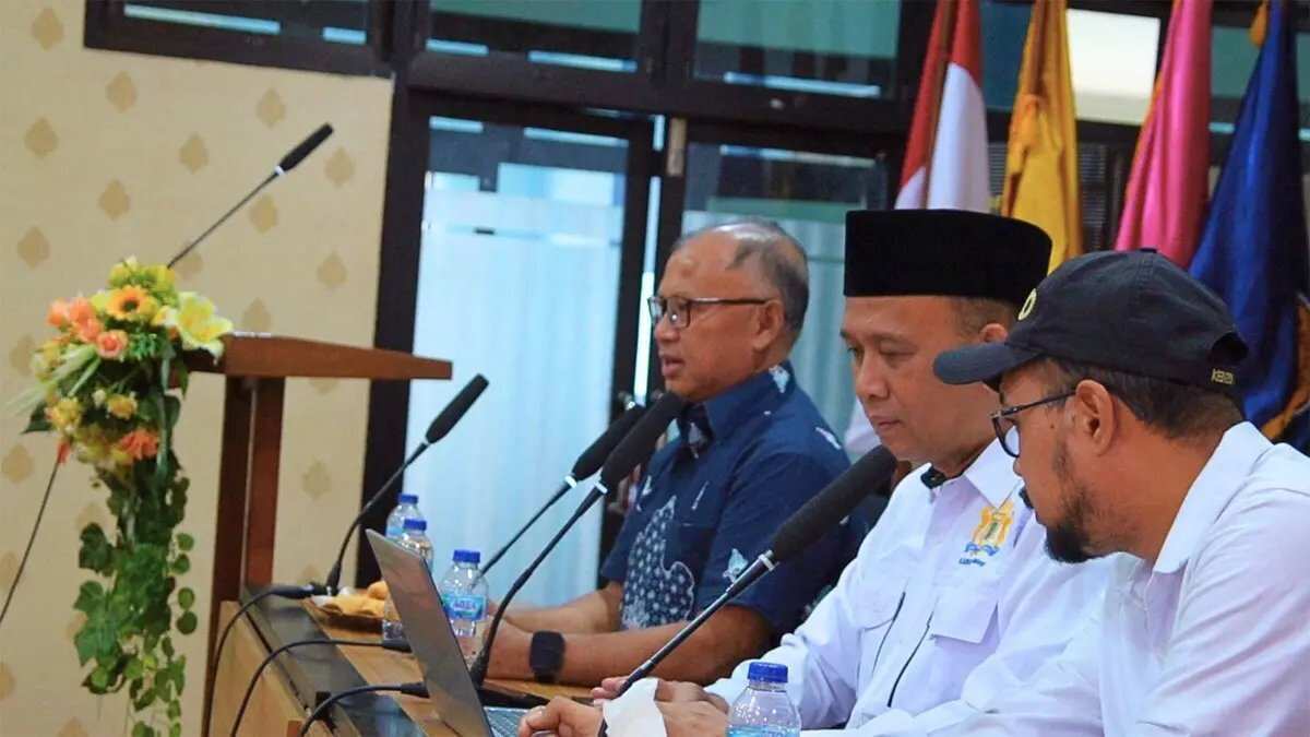 Inovasi dan Kolaborasi untuk Membangun Malang Raya Megapolitan Inovasi dan Kolaborasi untuk Membangun Malang Raya Megapolitan