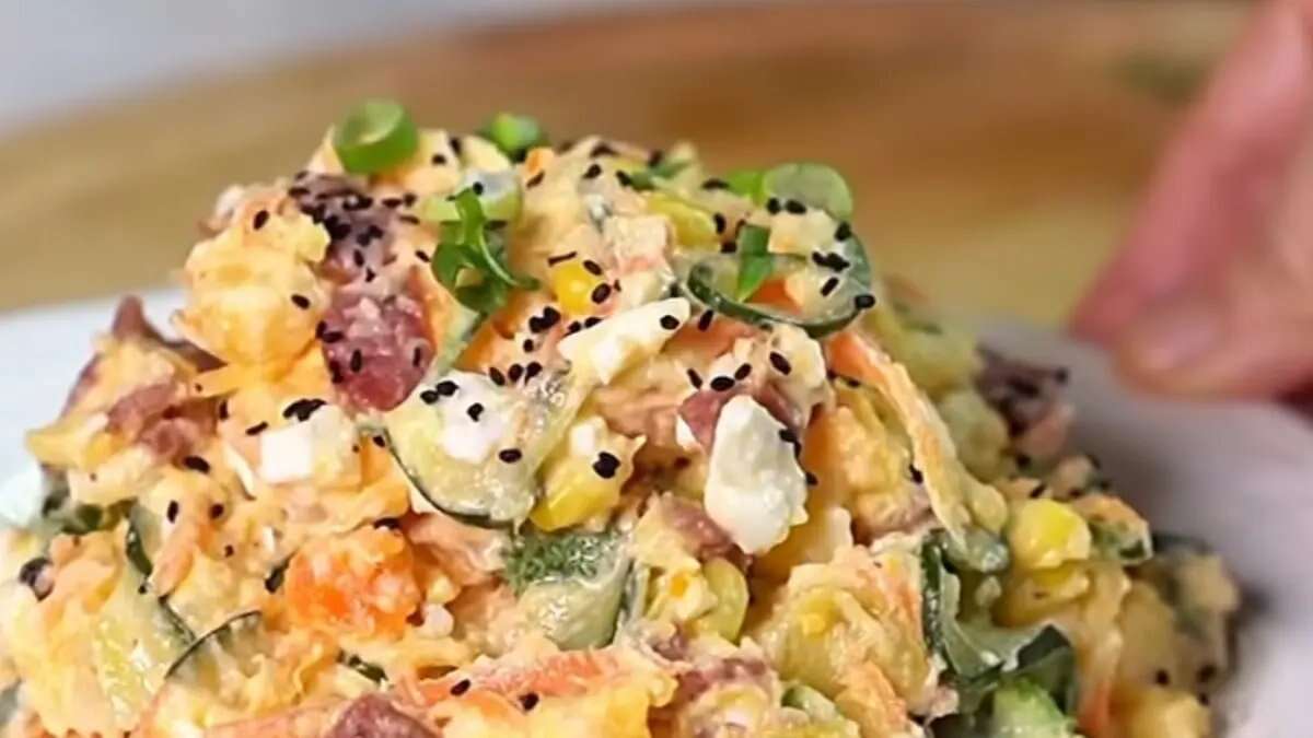 Menghidangkan Salad Kentang Creamy yang Segar Menghidangkan Salad Kentang Creamy yang Segar