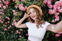 Enam Zodiak Perempuan yang Tetap Ceria di Segala Usia