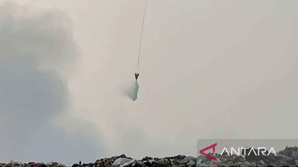 Kebakaran TPA Galuga di Bogor: Upaya Pemadaman Melalui Udara