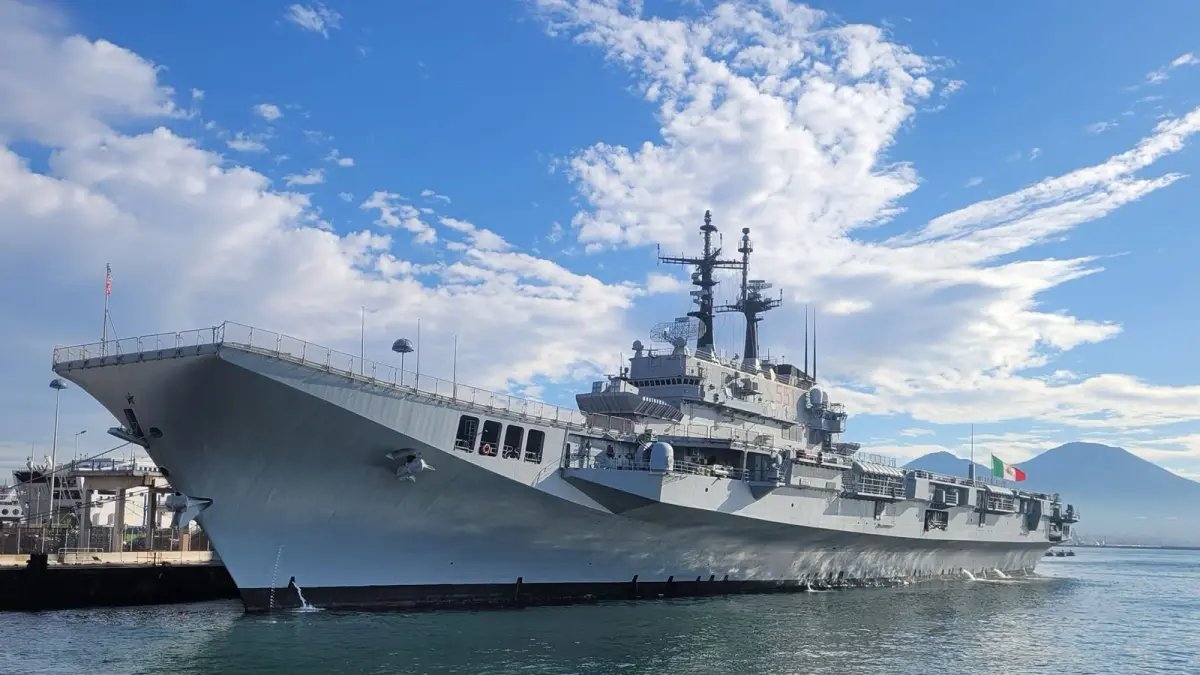 TNI AL Kerahkan Kapal Induk Giuseppe Garibaldi untuk Tangani Karhutla TNI AL Kerahkan Kapal Induk Giuseppe Garibaldi untuk Tangani Karhutla