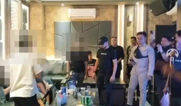 Polisi Cirebon Lakukan Razia THM, Sita Puluhan Botol Miras