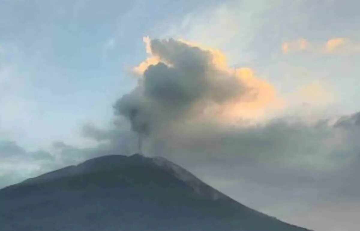 Dampak Abu Vulkanik Gunung Lewotolok Terhadap Penerbangan